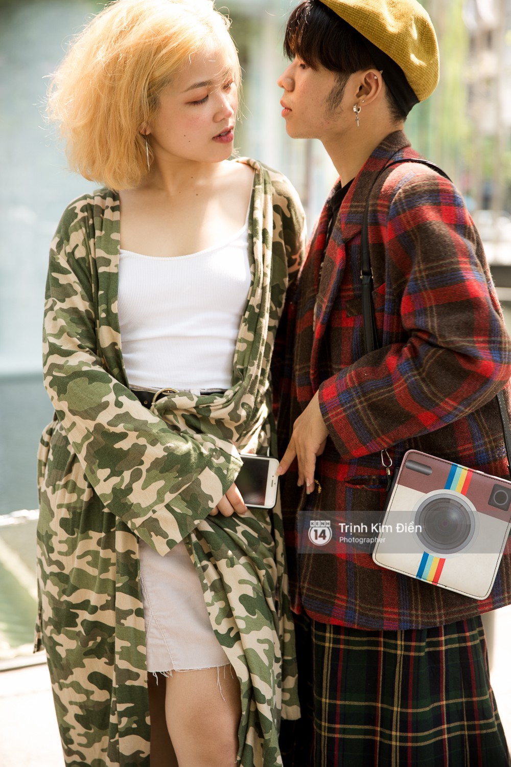 Street style VIFW ngày 2: Đồ lưới, shorts, giày cao gót được... phái nam tận dụng triệt để